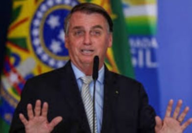 Bolsonaro pede autorização para comemorar aniversário da filha