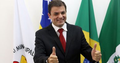 Jamil Calife e Issy Quinan exaltam o Parlamento como partícipe do ciclo avanços em áreas essenciais da gestão estadual Jamil Calife e Issy Quinan exaltam o Parlamento como partícipe do ciclo avanços em áreas essenciais da gestão estadual