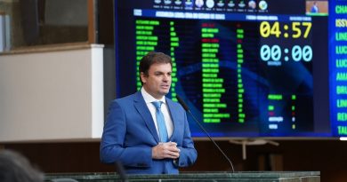 Issy Quinan propõe política para tratamento e apoio a crianças com problemas de fala