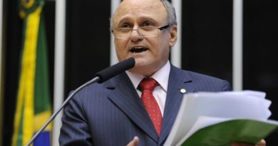 Valdivino Oliveira deixa secretaria da Fazenda para assumir pasta no DF