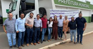 Deputada Marussa Boldrin entrega caminhão basculante 0 km em Leopoldo de Bulhões Deputada Marussa Boldrin entrega caminhão basculante 0 km em Leopoldo de Bulhões