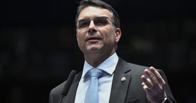 PP e União Brasil sinalizam apoio a Flávio Bolsonaro que busca alianças com a centro-direita