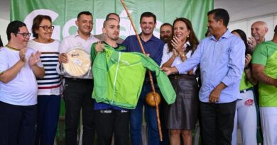 Gracinha e Issy entregam materiais esportivos e instrumentos musiciais para a APAE de Goiânia Gracinha e Issy entregam materiais esportivos e instrumentos musiciais para a APAE de Goiânia