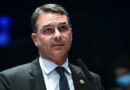 Flávio Bolsonaro admite que procurou dono do Banco Master para financiar filme sobre o pai