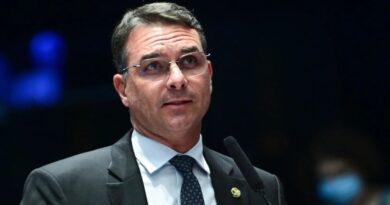 Ala do PL vê prestação de contas de Flávio como fator decisivo para apoiá-lo