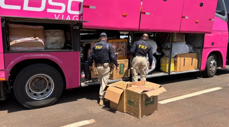 Dois ônibus lotados de mercadorias sem notas fiscais são apreendidos pela PRF na BR-050 em Ipameri, Região da Estrada de Ferro